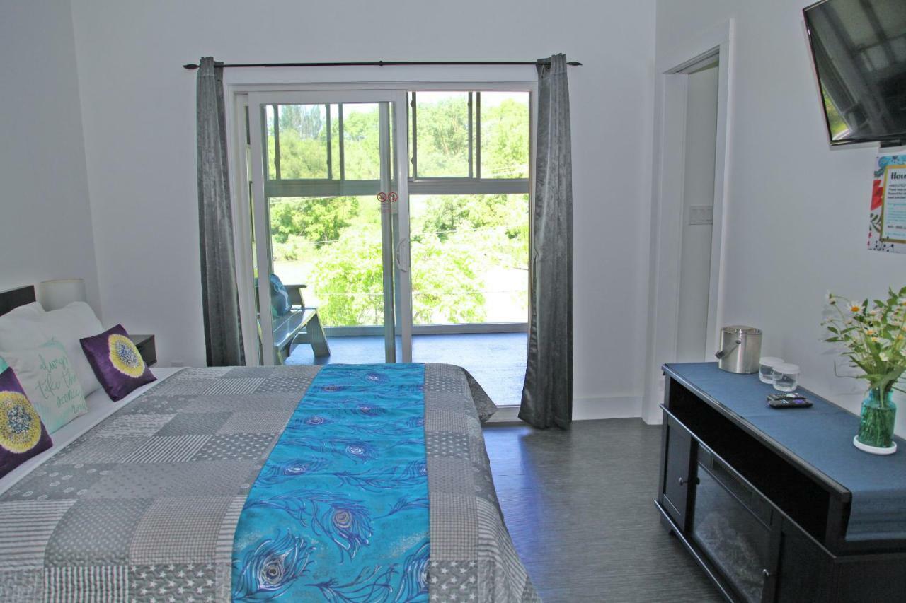 Lily'S House On The 12 Bed and Breakfast Sainte-Catherine Buitenkant foto