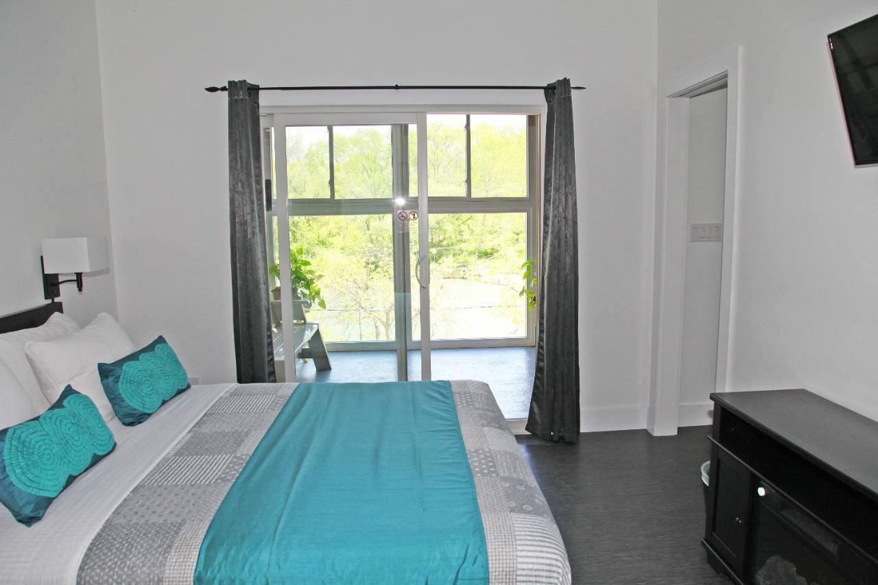 Lily'S House On The 12 Bed and Breakfast Sainte-Catherine Buitenkant foto